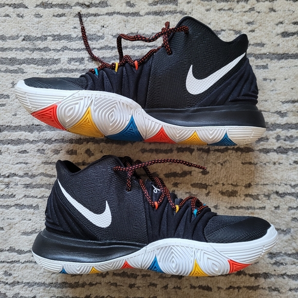 Nike Kyrie 5 'Friends' Size 8.5 - Picture 1 of 10